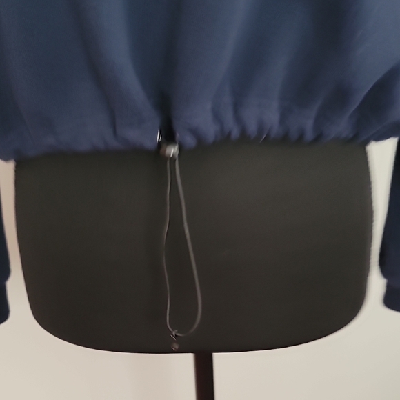 NFL Patriots Women's Navy and White Crew Neck Cropped Sweatshirt - Picture 9 of 10